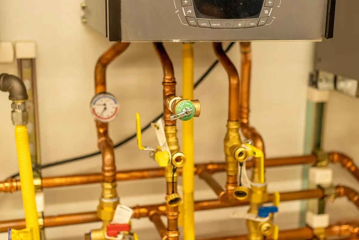 Licensed technician providing Pipe Repair for a homeowner in Hollywood Park